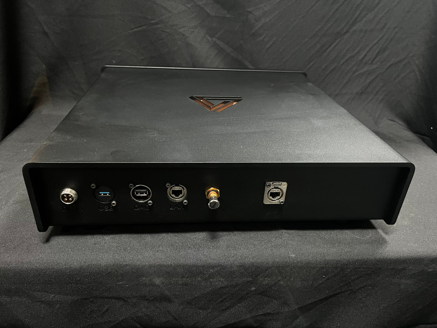 Lucas Audio Lab LDMS MiniMax server/streamer sa eksternim LPSU i 4TB SSD