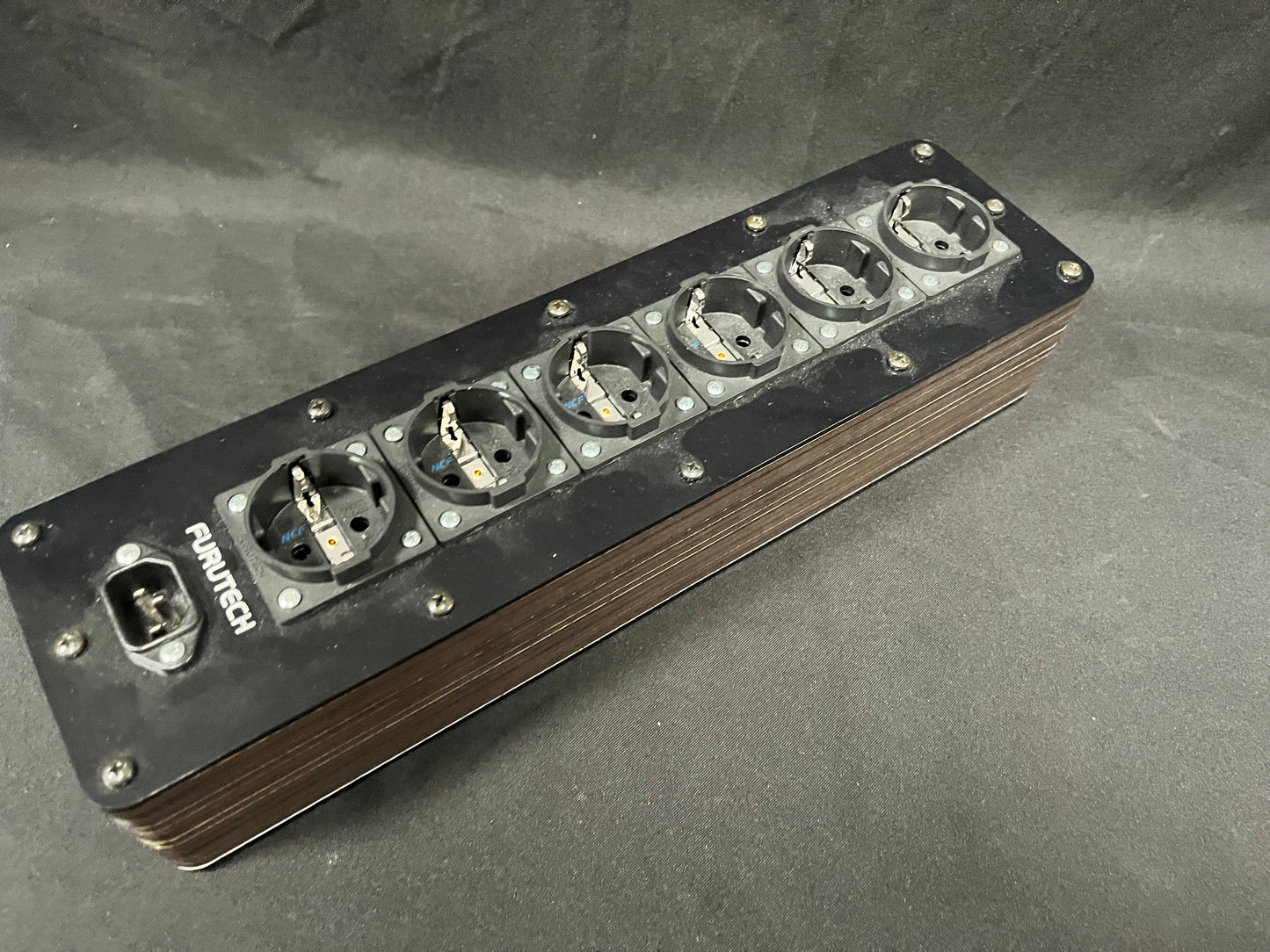 Strujna letva Cardas ožičenje, Furutech schuko konektori