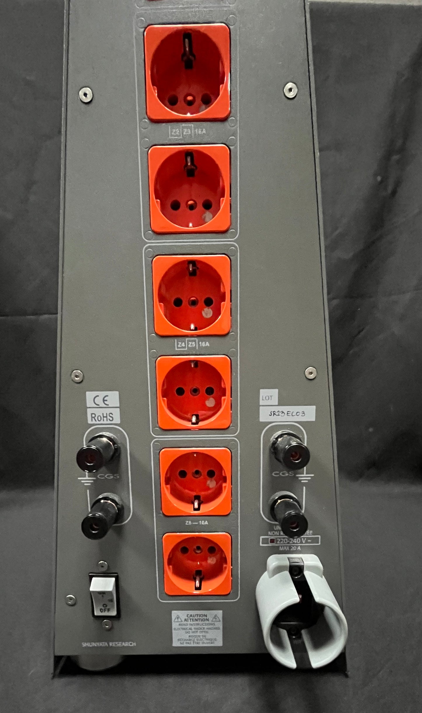 Shunyata Everest 8000 i pripadajući kabel Omega XC