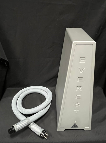 Shunyata Everest 8000 i pripadajući kabel Omega XC