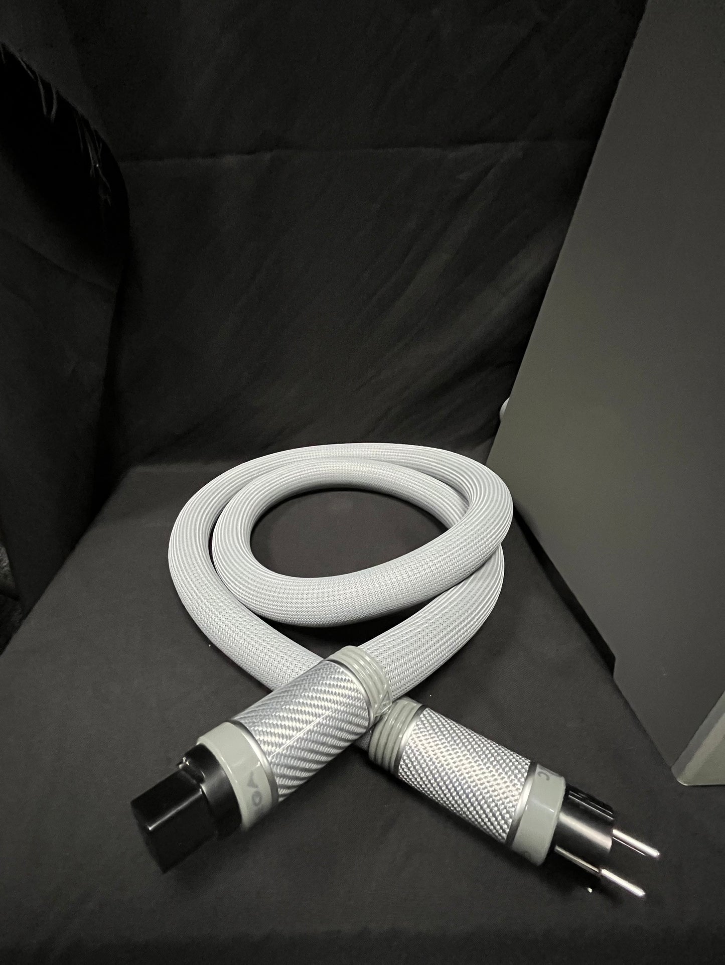 Shunyata Everest 8000 i pripadajući kabel Omega XC