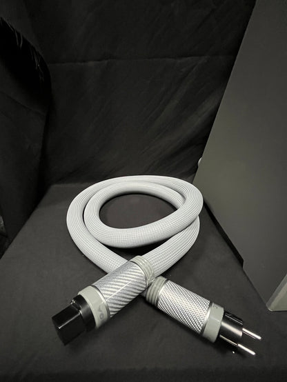 Shunyata Everest 8000 i pripadajući kabel Omega XC